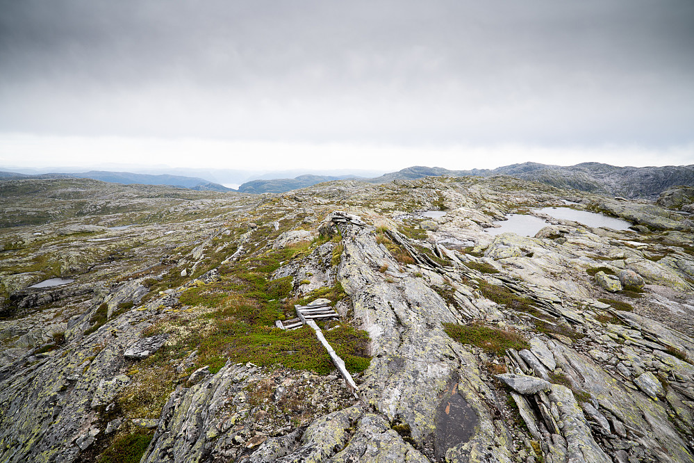 Toppunkt med nedfelt trig.-merke i Høyanger kommune