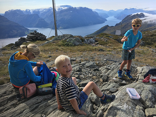 God stemning på Sagetendane. Mykje spreke folk her oppe!