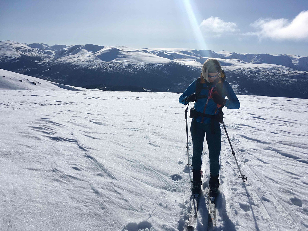 Lise mot dagens første topp, Heida