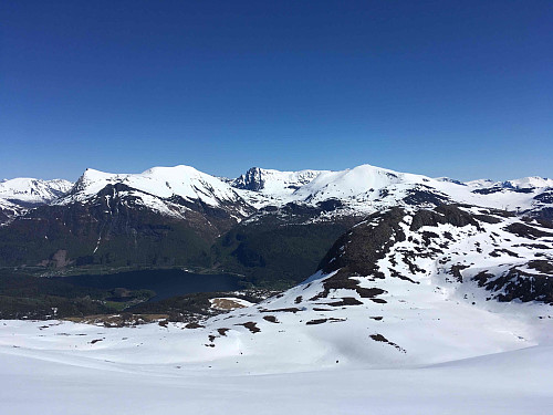 Middagshornet og Austefjorden