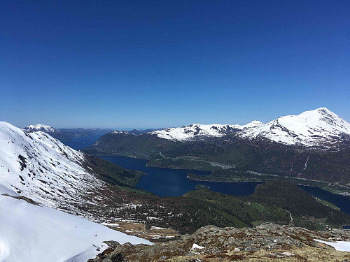 Utsikt frå Middagshornet mot den mest svingete fjorden på Vestlandet