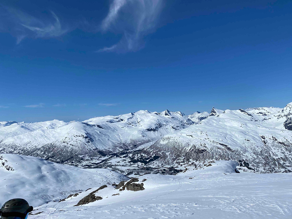 Atter seg eg slike fjell og dalar
