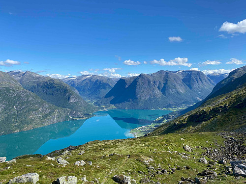 Strynevatnet mot Hjelle