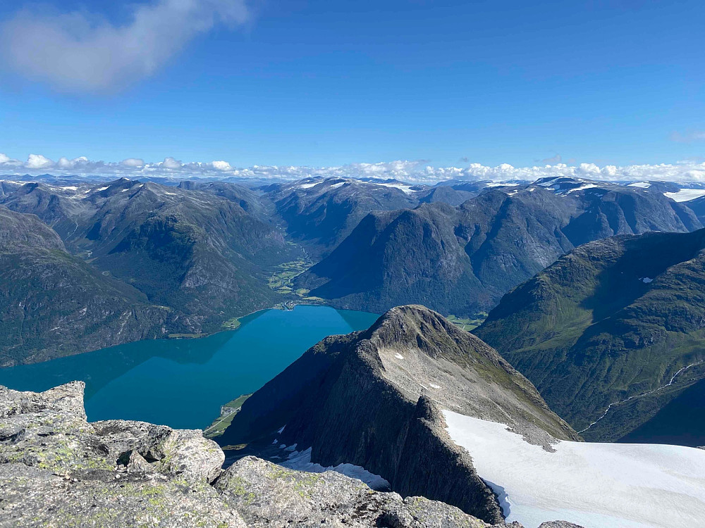 Mot Hjelle og strynefjellet