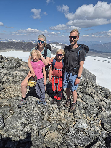 Siste kneika. Nokon gledar seg til mat på toppen!