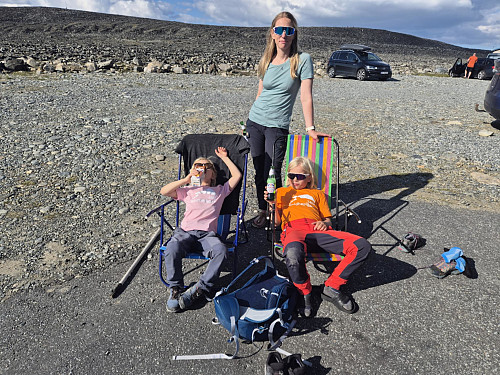 Tilbake i base camp - chille-style. Stolte ungar (og foreldre). No gjenstod berre køyreturen tilbake til Nordfjord.