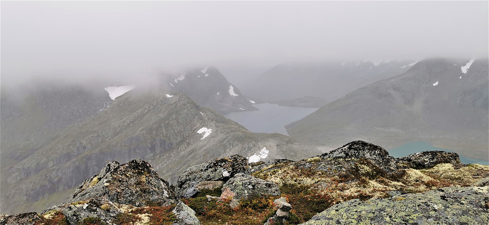 Ifrå Blåfjellet 1316 ned mot Storevatnet 1049 moh  