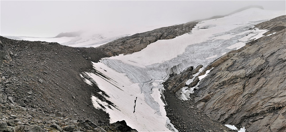 Eit spennande terreng ved Middagsnibba 1443 Jostedalsbreen/Stryn