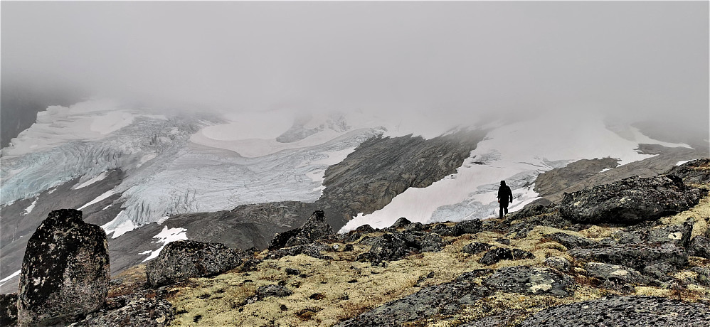 Ifrå Middagsnibba 1443 Jostedalsbreen/Stryn Liten i mektige omgivelser!