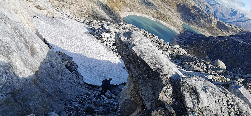 Retur ifrå fjellhøgde 1447 ved Vetlefjordbreen Markant å sjå det regulerte vatnet 967-948 /Svartevassvatni 