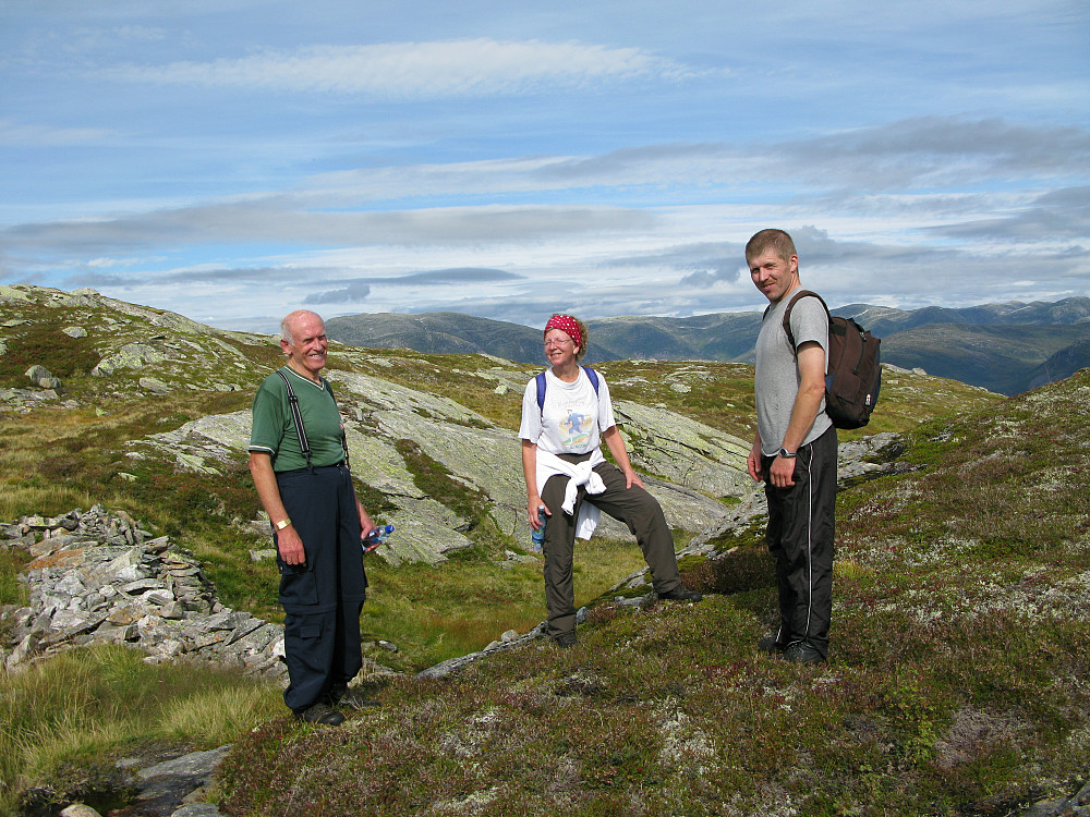 Kjekt å høyre historiene ifrå garden på Eikås ifrå Gunnstein og Anne Marit Eikås. Ifrå høgre; Jarle, Anne Marit & Gunnstein