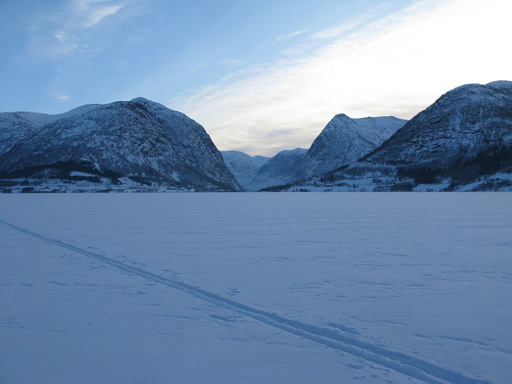 Inn mot Kjøsnesfjorden