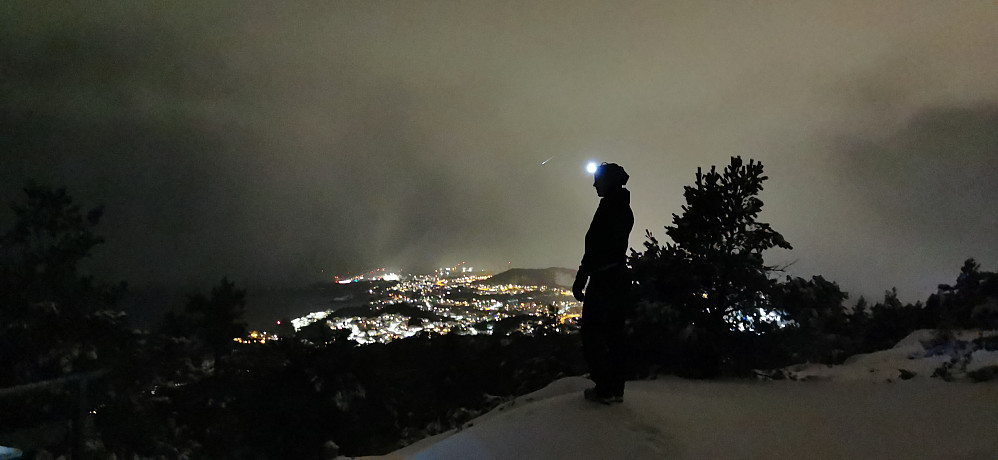 Flott utsikt ifrå byfjellet i Flora. Så heldig å sjå stjerneskudd også :)