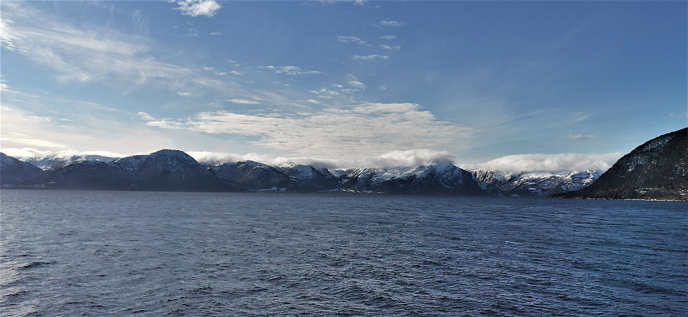 Nydelig å kjenne sola i ansiktet over Sognefjorden imellom Lavik- Oppedal