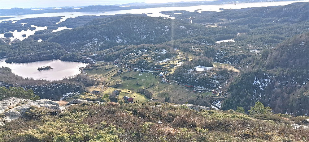 Ifrå toppen av Melshovden og ned mot startutgangspunktet. 