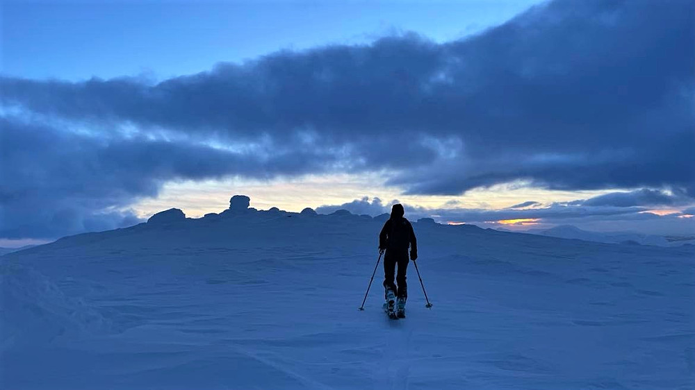 Nydelig å rekke lyset ved solnedgangen ifrå toppen av Sanddalsfjellet 1193 moh 