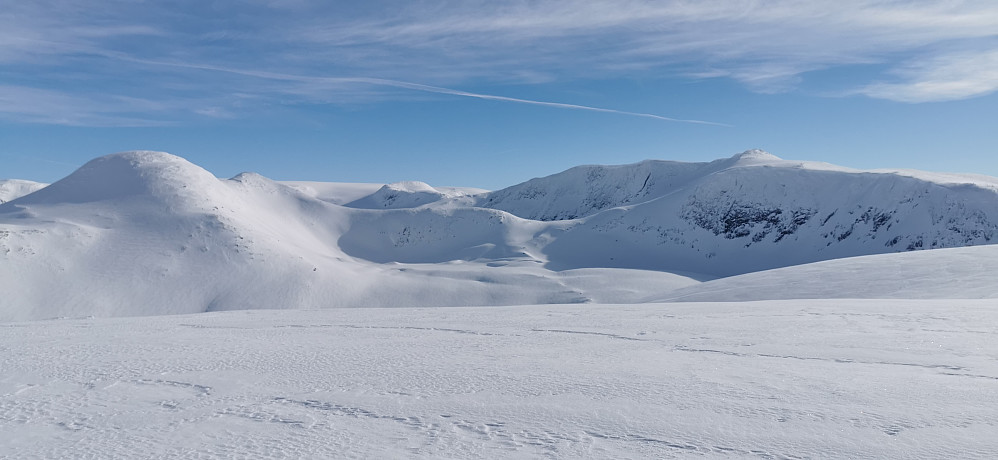 Ifrå høgste punkt av Bolsetnipa mot Tortnegrøegga 1414 og Bjørga 1551 med Jostedalsbreen som bakteppe!