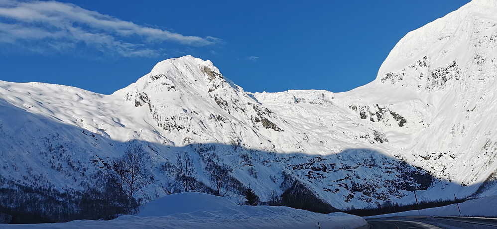 Heim igjen til fjella og breane Sogndal/Jølster. Mot Supphellebreen og gjennom Fjærlandstunnelen til Jølster.