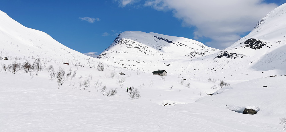 Ifrå Haugastøylen mot oppgangen til Haugabreen og Kvannefjellet.  