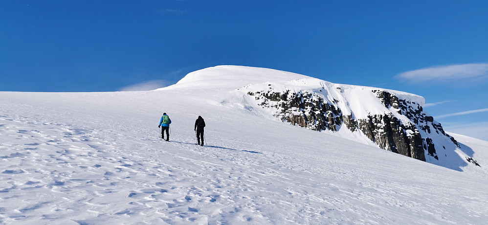 Snønipa er ein bauta, som ein ser ifrå eit vidt område!