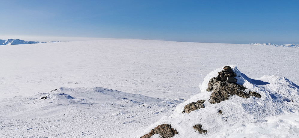 Ifrå fastfjell og punkt 1739 på Myklebustbreen mot punkt 1736 Myklebustbreen 