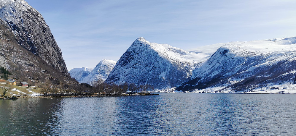 Nydelig vinterlig og fint som alltid i Kjøsnesfjorden.