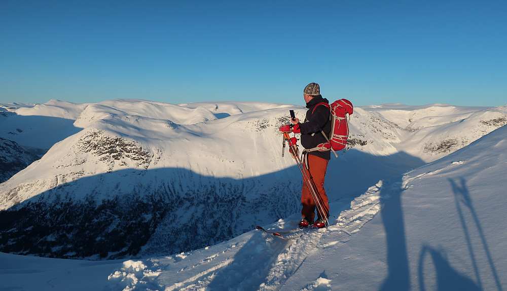 Fint å ta seg tid til å skue alt av det mektige me har i stova vår av vill natur her heime i og rundt Jostedalsbreen sitt rike!
