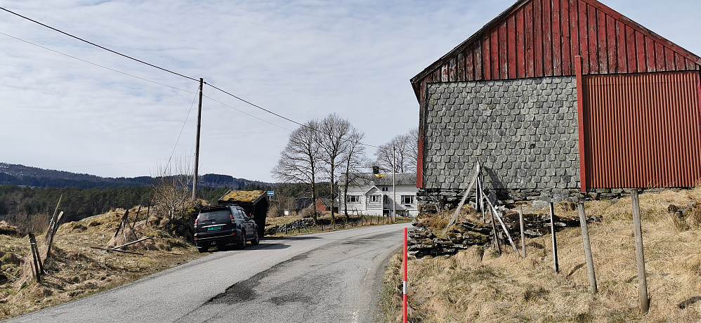 Valgte å parkere her! I håp om å sleppe bot i busslomma og langt ute i distriktet. Anna alternativ var uvisst til utgangspunktet for tur.