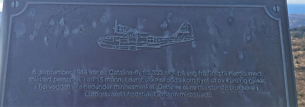 Minnesmerke ved toppen av Veten