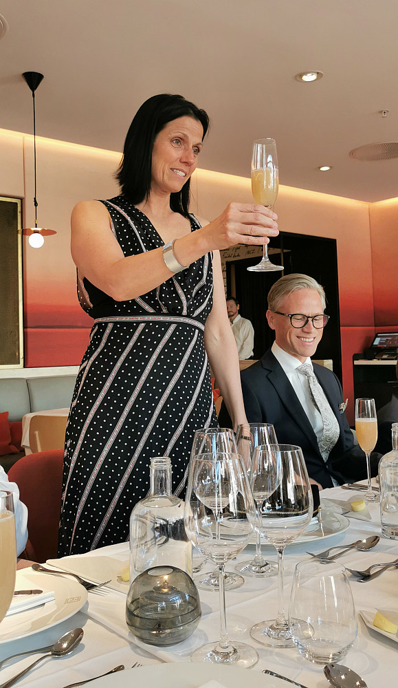 Trude & Håvard! Skål for 80 års jubilanten og vår pappa. 