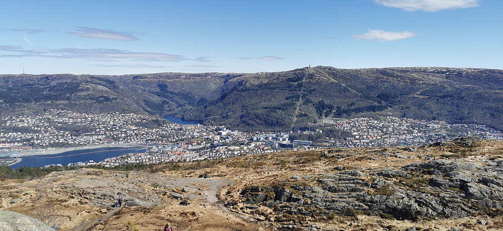 Ifrå Løvstakken.  