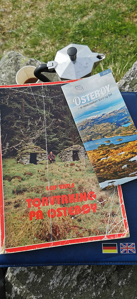 Kjekt å finne historier i bøker ifrå øya Osterøy. Det gir meir meining i det ein ser i landskapet på denne fredelige staden med mykje kulturhistorie.