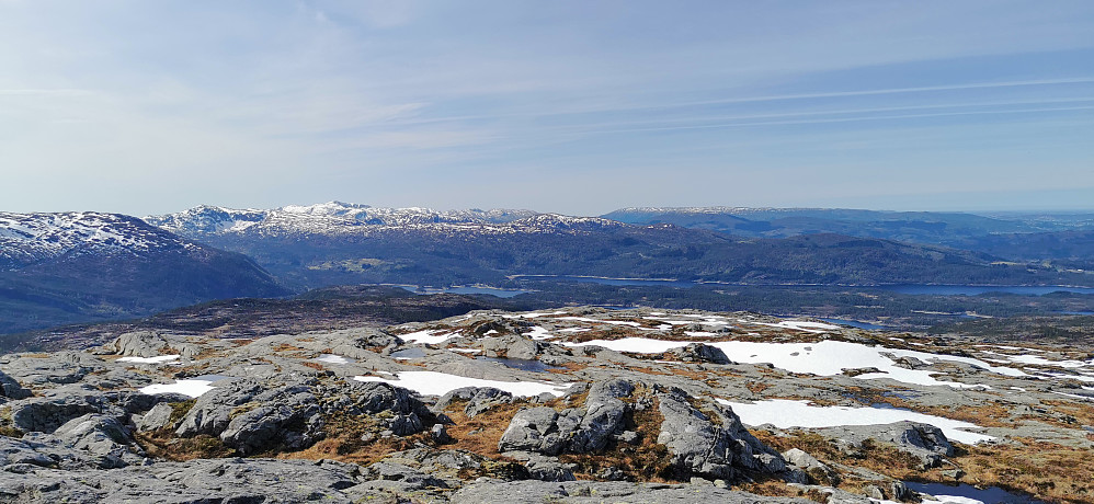 Ifrå Høgafjellet mot mange av dei store vatna som ligg på øya