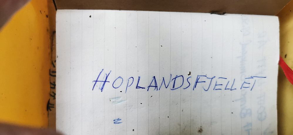 Ei tilfeldig lokal turbok å finne i topp området.