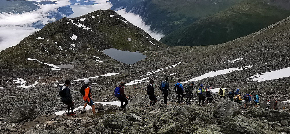 Ned igjen mot Skålavatnet