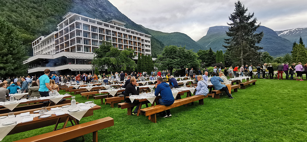 Den siste legendariske hagefesten på Alexandra Hotel etter Skåla opp! 