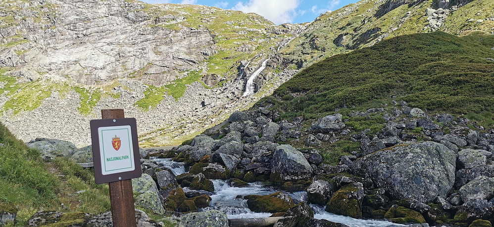 Må berre ta bilder av desse unike skilta. Eg kjenner lykke for kvar einaste eitt! Skulle vore endå fleire av dei! :)