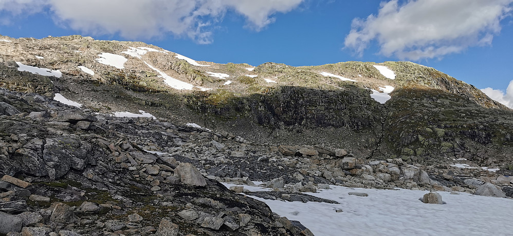 Mot første fjell område Steindalsbreen og topp Øst for Steindalsbreen. 