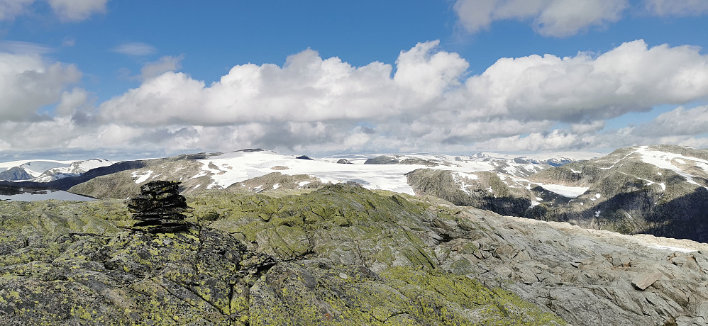 Ifrå Øst for Steindalsbreen er det å skue mot det storslåtte og vakre brelandet vårt her heime med Jostedalsbreen.