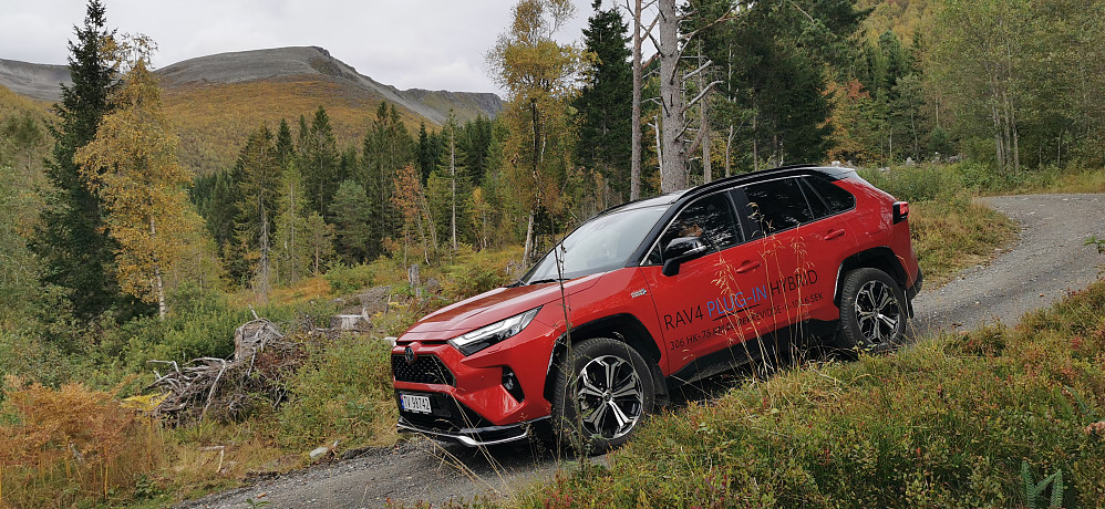 Tur tester Toyota prøvemodellen, som er lik den nye bilen! Som forhåpentligvis kjem som tenkt i november, etter nokre utsettelser og forsinkelser.
