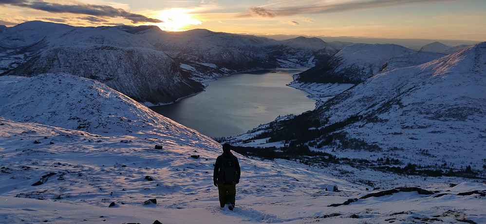 Retur ifrå Blåfjellet mot Jølstravatnet 