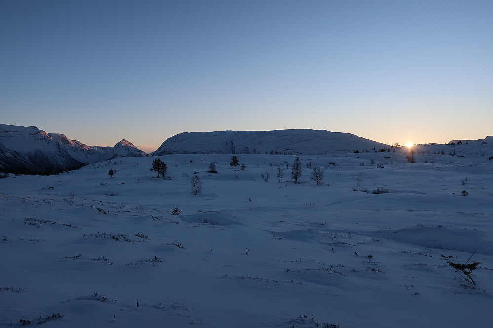 Nyter vinterlyset og solnedgangen i fjella!