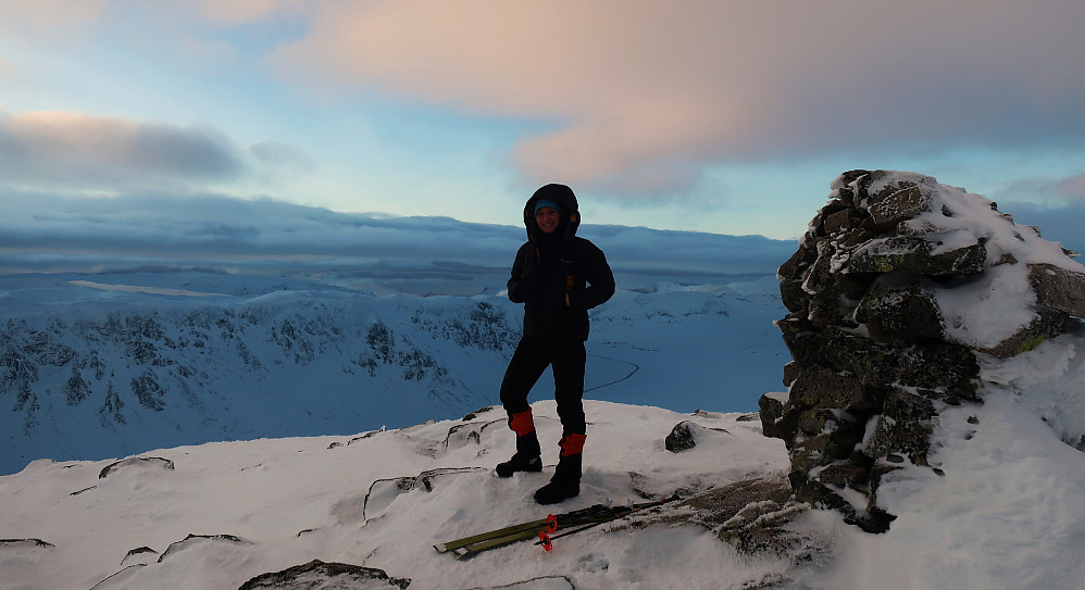 Fint lys på toppen! :) Om nedfarten vart ymse festlig :) Fin trening om ikkje anna :) 