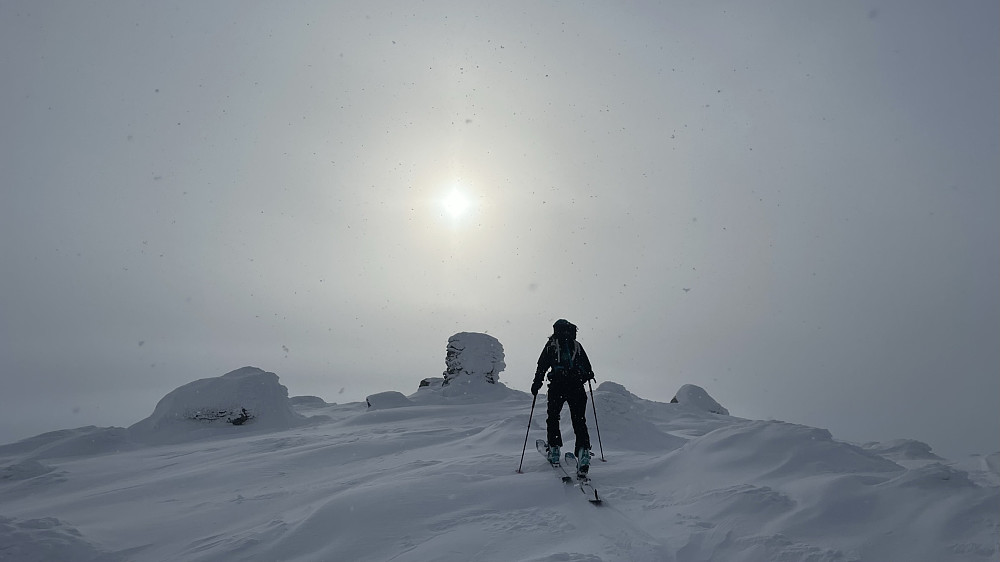Skiftande skydekke mot toppen av Sanddalsfjellet