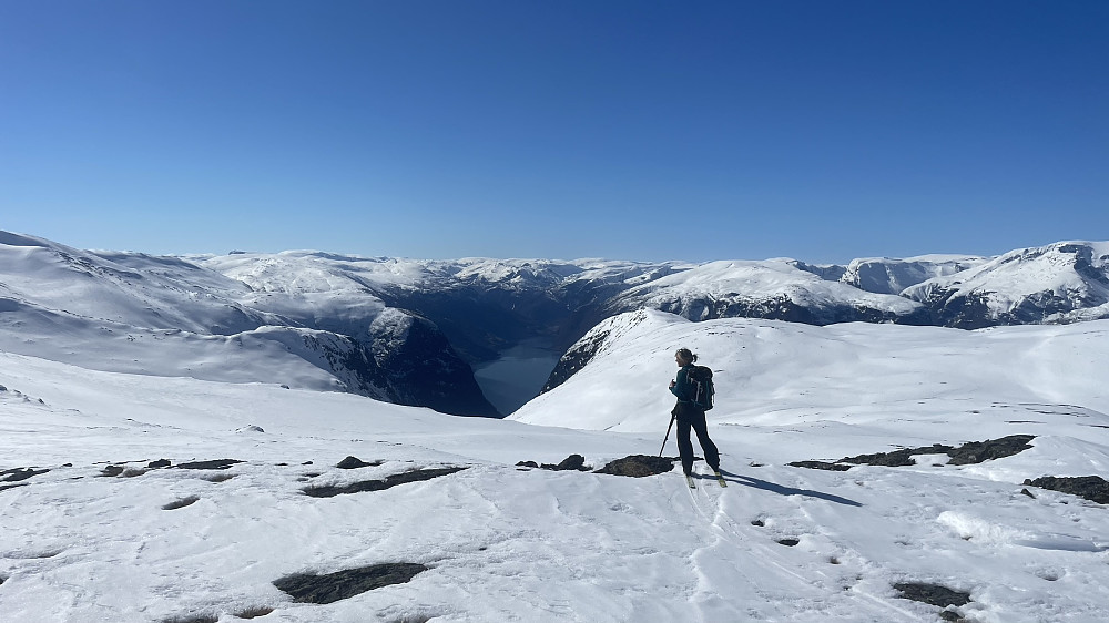 Kjenner stor lykke når eg kan innta eit sånt skue! Ingen vindturbiner: Eit fjellskispor ifrå nokre andre som søker eit eller anna! Jervespora, Mikkel rev sine, rype eller anna storfugl! 