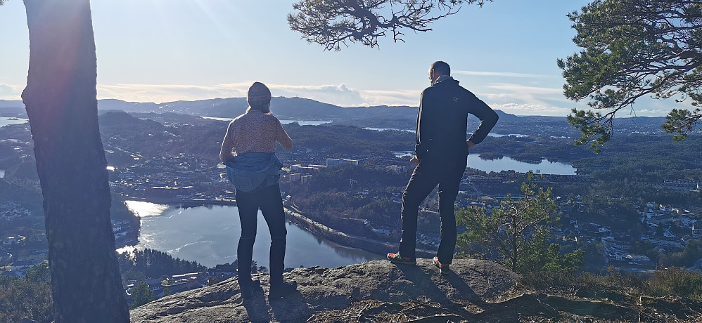 Traff på ei sprek fjellgeit ifrå byen! Med felles interesse og praten gjekk lett i returen også om vindmøller, klima og vern av natur! Mange trivelege folk å møte! :)