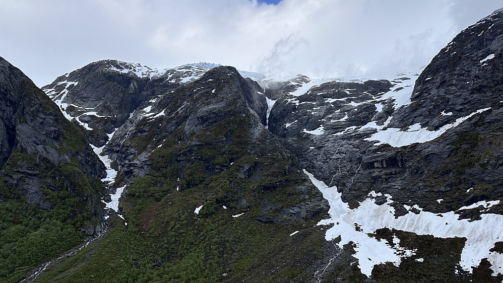 Mot Litlebredalen, Tungenova og Lunda breen og Tverrfjellet til høgre i bildet