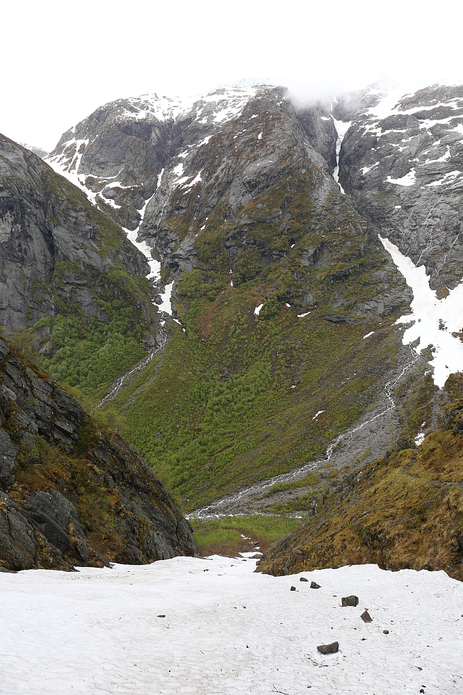 Ifrå Lundeskaret over mot Litlebredalen!