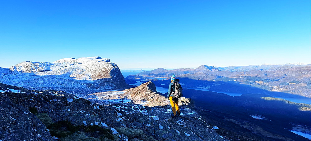 Mot Blægja og Heilefjellet