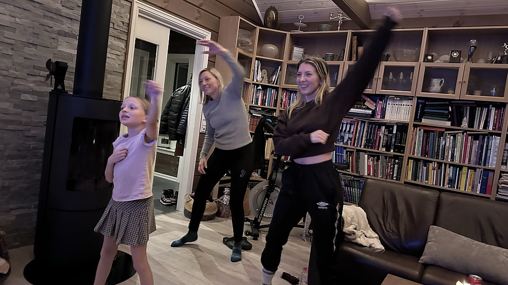 Etter tur er det berre fantastisk fint å fortsette tonen! :)